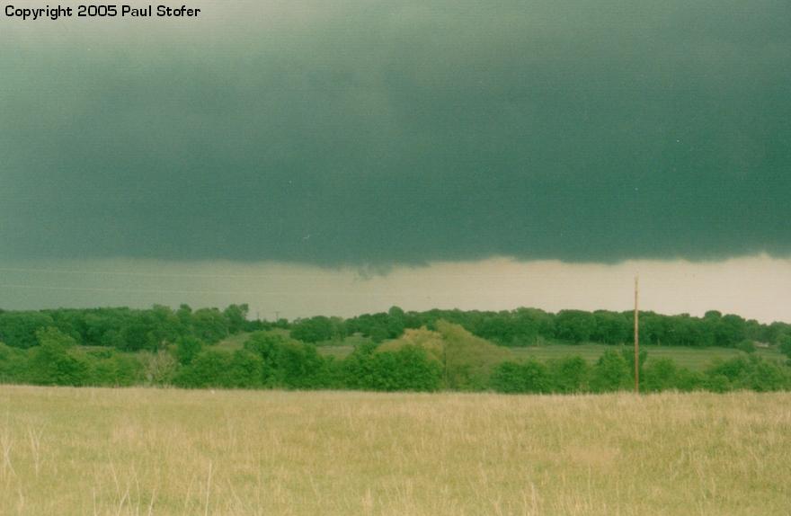 Decaying storm.. scud under base